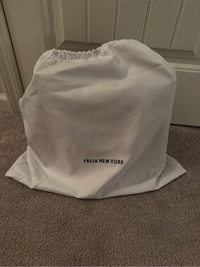 FREJA NEW YORK Linnea Tote Bag in Linnea - Classic Everyday Carry